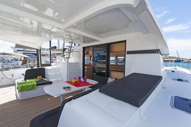 Book yachts online - catamaran - Lagoon 42 A/C &amp; GEN. - SALTY PEARL - rent