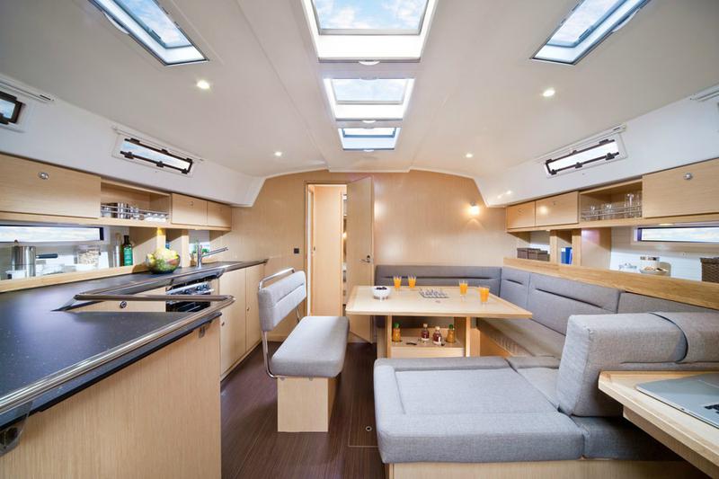 Book yachts online - sailboat - Bavaria Cruiser 45 - Anna Maria - rent