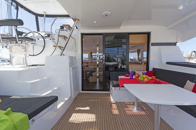 Book yachts online - catamaran - Lagoon 42 A/C &amp; GEN - FULL MOON - rent