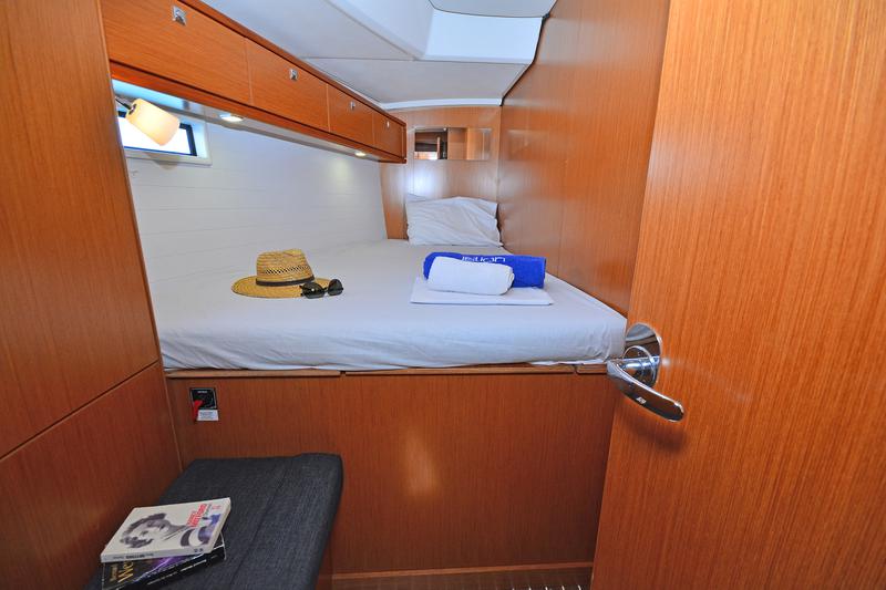 Book yachts online - sailboat - Bavaria Cruiser 46 - ROZERINA - rent