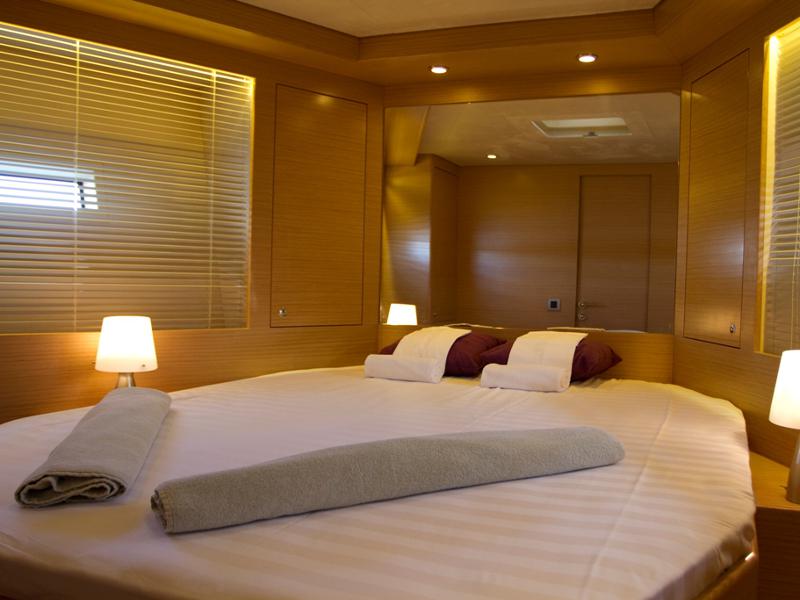 Book yachts online - motorboat - Cyrus 13.8 Hardtop - Punta II - rent