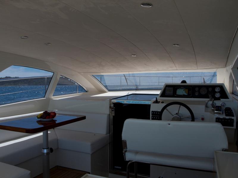Book yachts online - motorboat - Cyrus 13.8 Hardtop - Punta II - rent