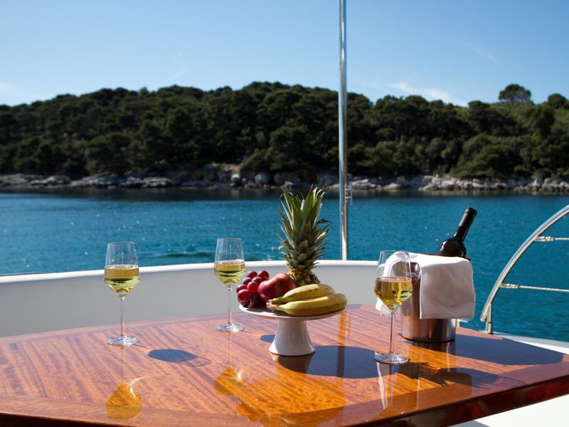 Book yachts online - motorboat - Cyrus 13.8 Hardtop - Punta II - rent