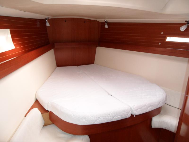 Book yachts online - sailboat - Dufour 425 GL - Oversea - rent