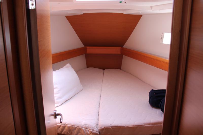 Book yachts online - sailboat - Sun Odyssey 33 - Pluton Planet - rent