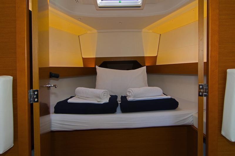 Book yachts online - sailboat - Sun Odyssey 349 - Lydia - rent