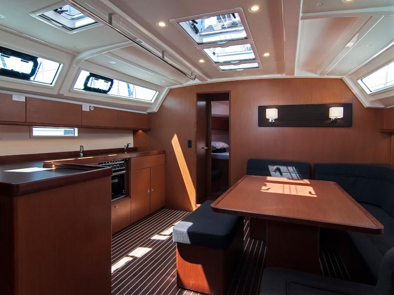 Book yachts online - sailboat - Bavaria Cruiser 46 - Adria Sonja - rent