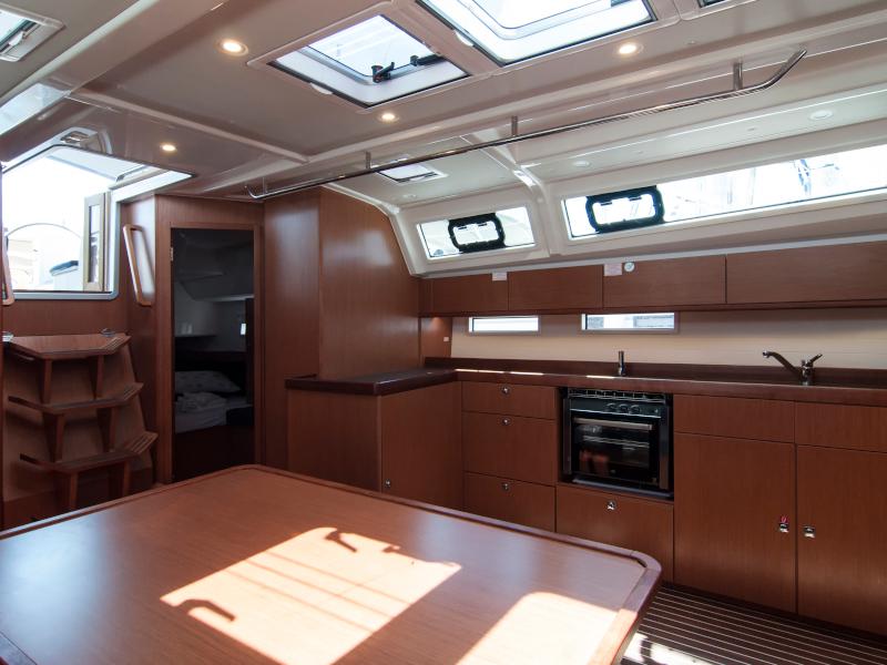 Book yachts online - sailboat - Bavaria Cruiser 46 - Adria Sonja - rent