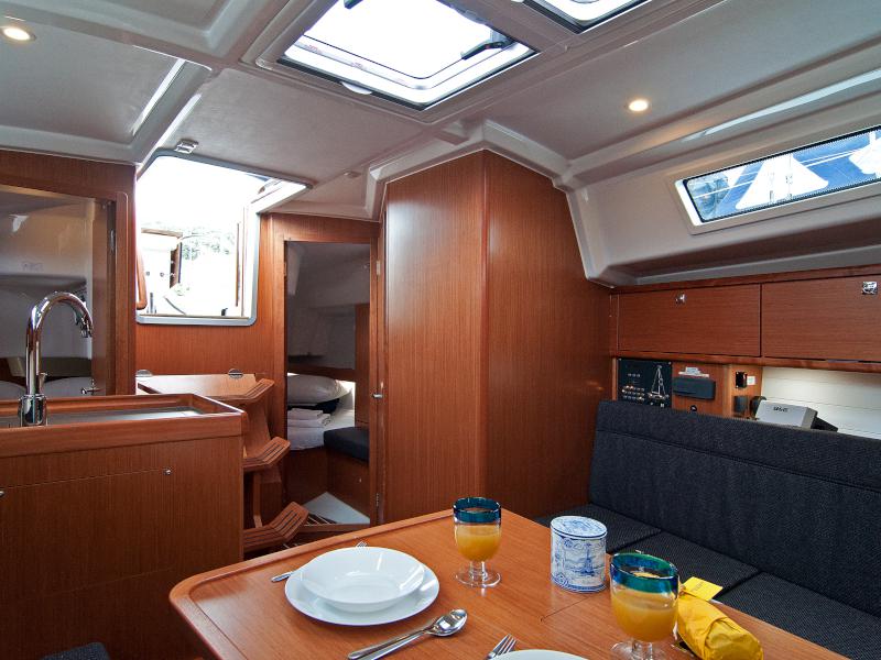 Book yachts online - sailboat - Bavaria Cruiser 34 - Adria Maša - rent