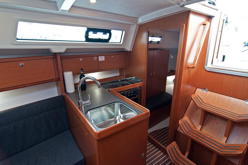 Book yachts online - sailboat - Bavaria Cruiser 34 - Adria Maša - rent