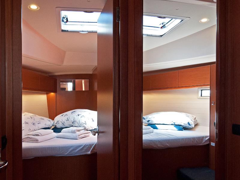 Book yachts online - sailboat - Bavaria Cruiser 46 - Adria Wind - rent