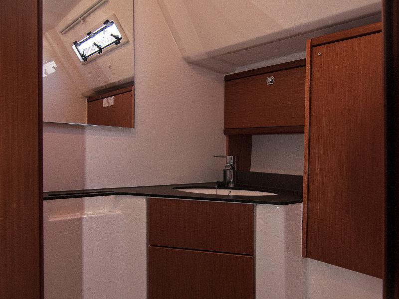 Book yachts online - sailboat - Bavaria Cruiser 46 - Adria Mimi - rent