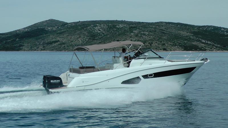 Book yachts online - motorboat - Jeanneau Cap Camarat 10.5 WA - Jeanneau Cap Camarat 10.5 WA - rent