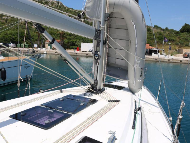 Book yachts online - sailboat - Bavaria Cruiser 37 - Bea - rent