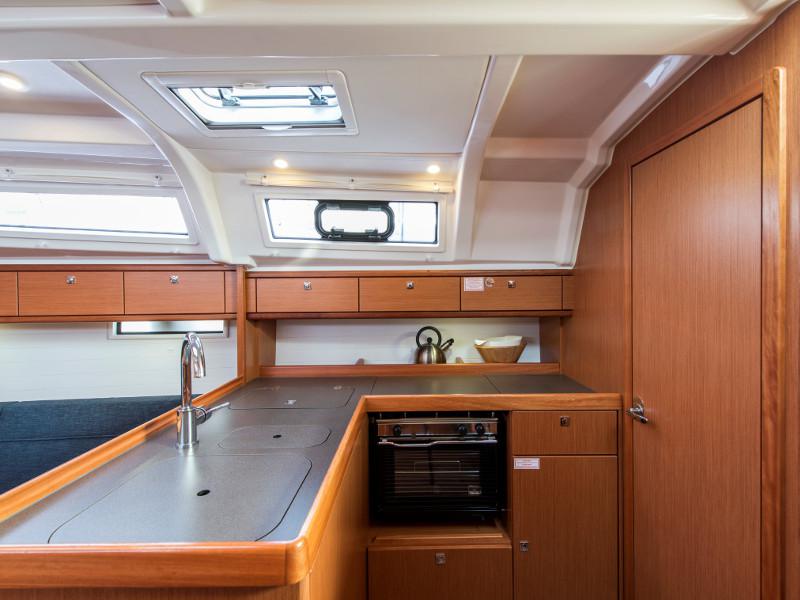 Book yachts online - sailboat - Bavaria Cruiser 37 - Astravi - rent