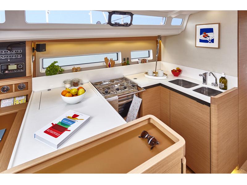 Book yachts online - sailboat - Sun Odyssey 440 / 4 cabins - Serenity - rent