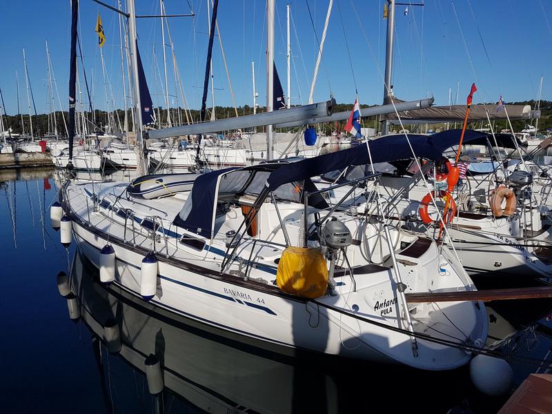 Book yachts online - sailboat - Bavaria 44 - Antares - rent