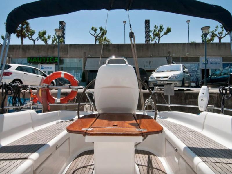 Book yachts online - sailboat - Bavaria 37 Cruiser - El Príncipe Azul - rent