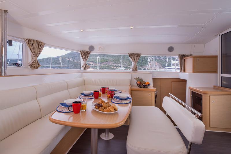 Book yachts online - catamaran - Lagoon 421 - Silverstar II - rent
