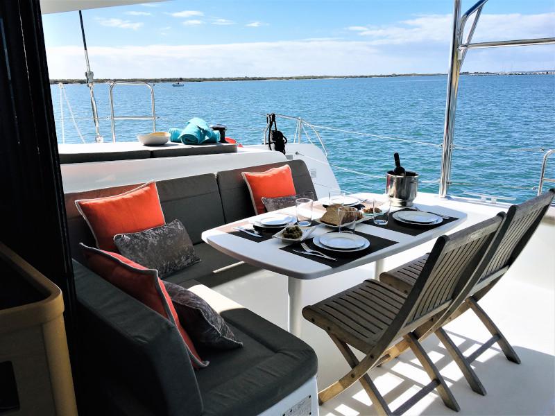 Book yachts online - catamaran - Lagoon 42 - Aero - rent