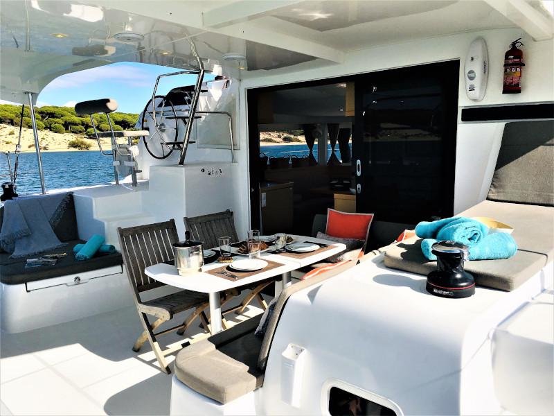 Book yachts online - catamaran - Lagoon 42 - Aero - rent