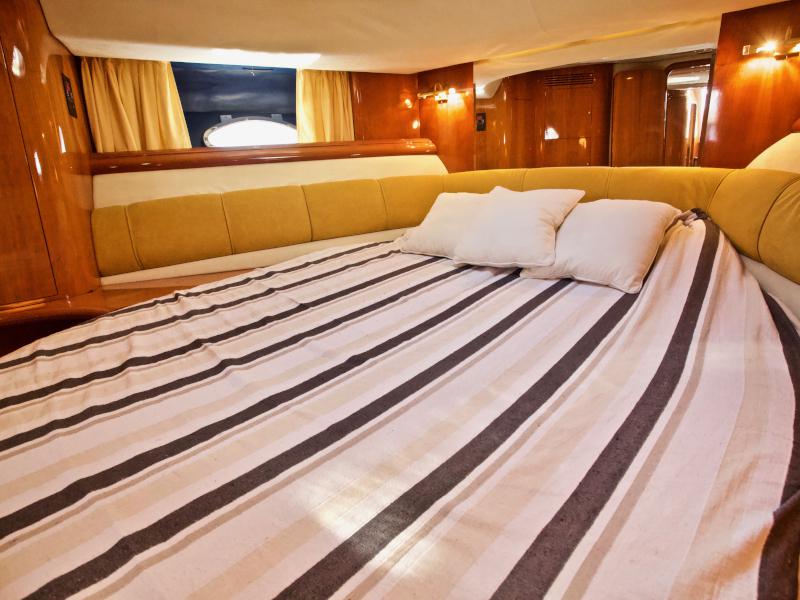 Book yachts online - motorboat - Cranchi Mediterranee 50 HT - Magia - rent
