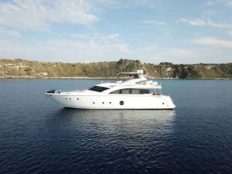 Book yachts online - motorboat - Aicon 75 - Lutetia - rent