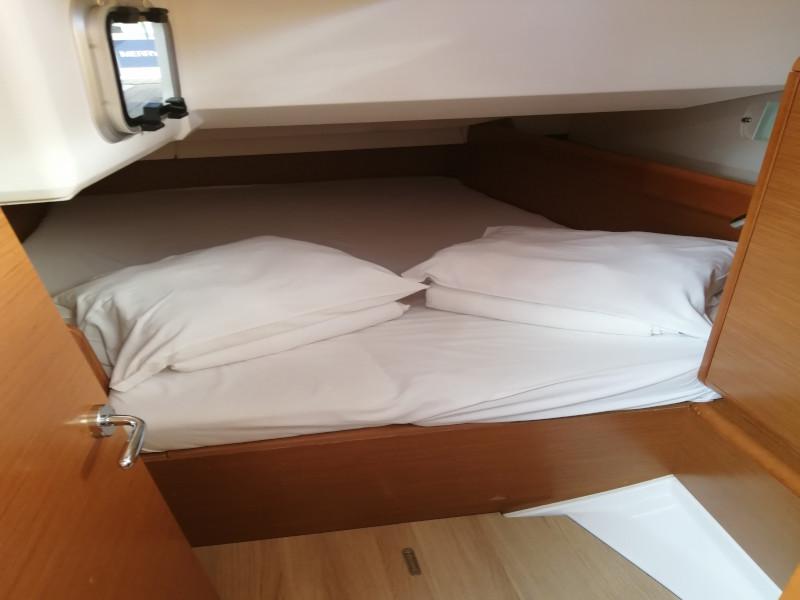 Book yachts online - sailboat - Sun Odyssey 439 - Mario - rent