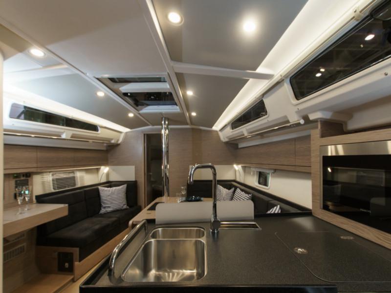 Book yachts online - sailboat - Hanse 418 - Aloisia - rent