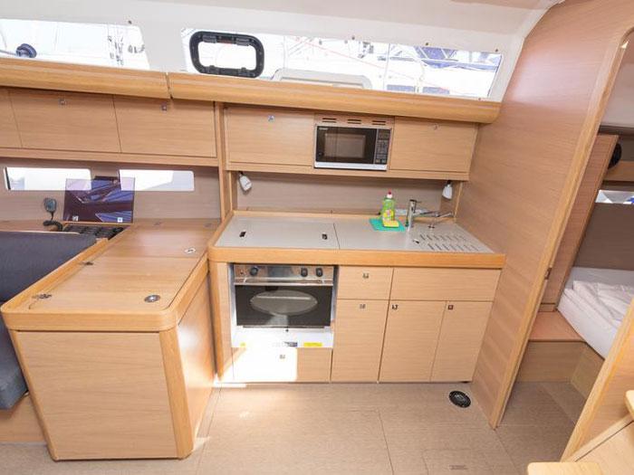 Book yachts online - sailboat - Dufour 410 Grand Large - MISTRAL new sails 2018 - rent
