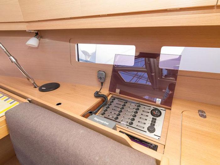 Book yachts online - sailboat - Dufour 410 Grand Large - MISTRAL new sails 2018 - rent