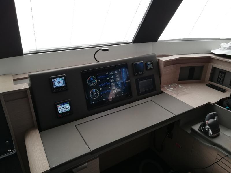 Book yachts online - catamaran - Fountaine Pajot Alegria 67 - Isola - rent
