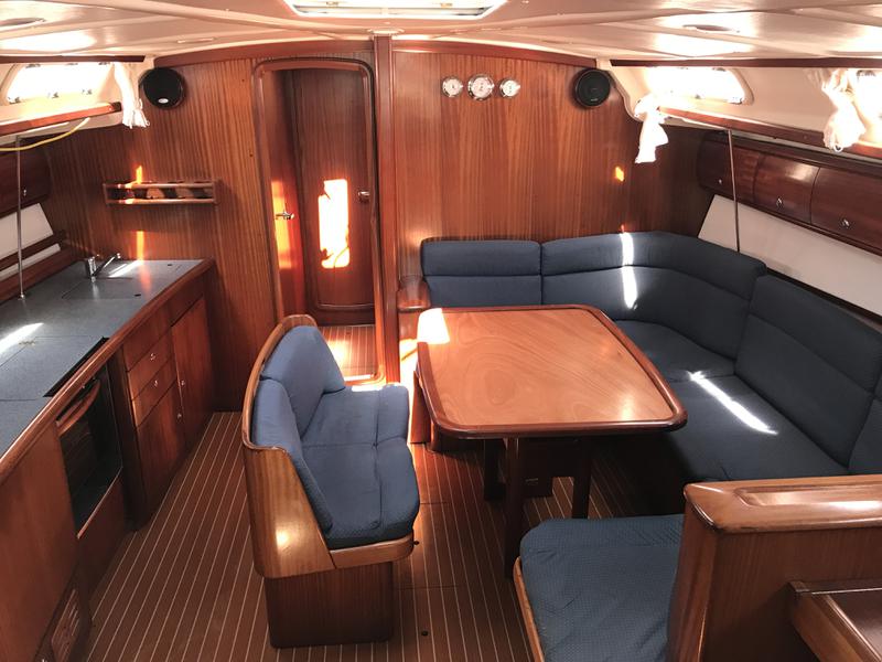 Book yachts online - sailboat - Bavaria 44 - Stromboli - rent