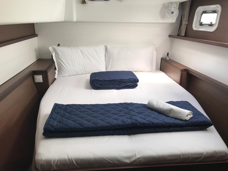 Book yachts online - catamaran - Lagoon 450F - Rigel Kentaurus (MAR) - rent