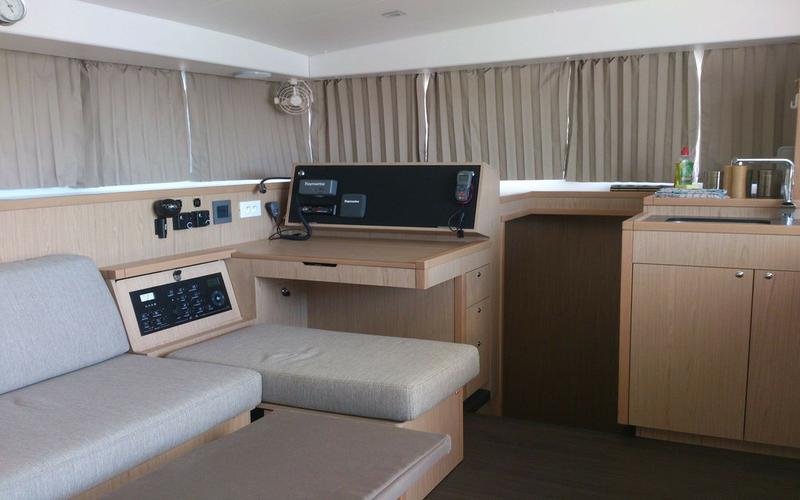 Book yachts online - catamaran - Lagoon 400 S2 - Luna Lu (PMI) - rent