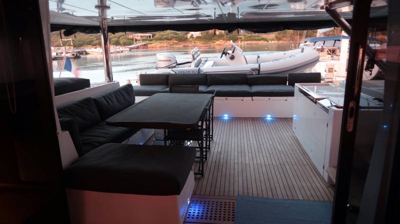 Book yachts online - catamaran - Lagoon 620 - Blue Eclipse - rent