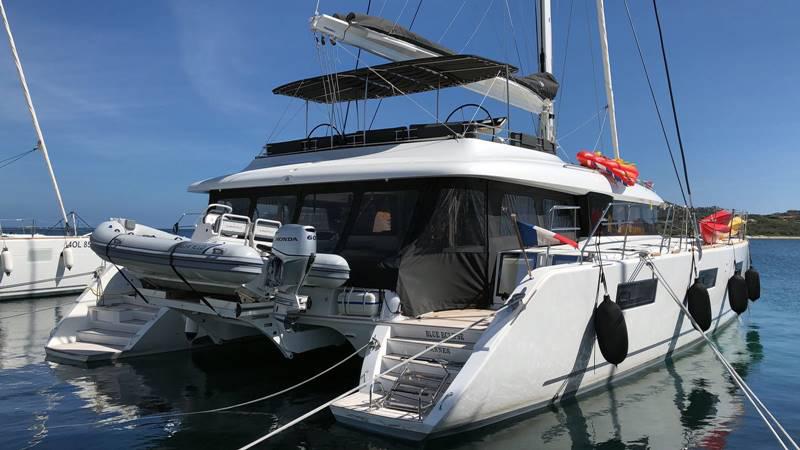 Book yachts online - catamaran - Lagoon 620 - Blue Eclipse - rent