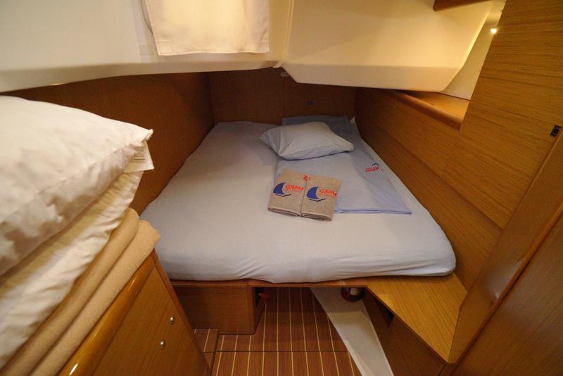 Book yachts online - sailboat - Sun Odyssey 49i - Habanera - rent