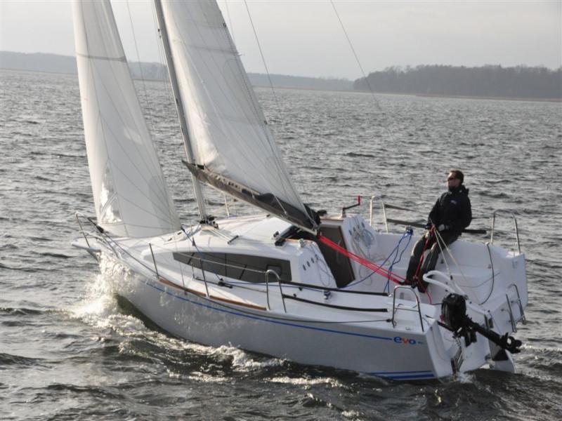 Book yachts online - sailboat - Maxus Evo 24 Prestige + - MISTY RAIN - rent