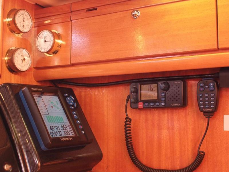 Book yachts online - sailboat - Bavaria 33 Cruiser - IDEFIX  - rent