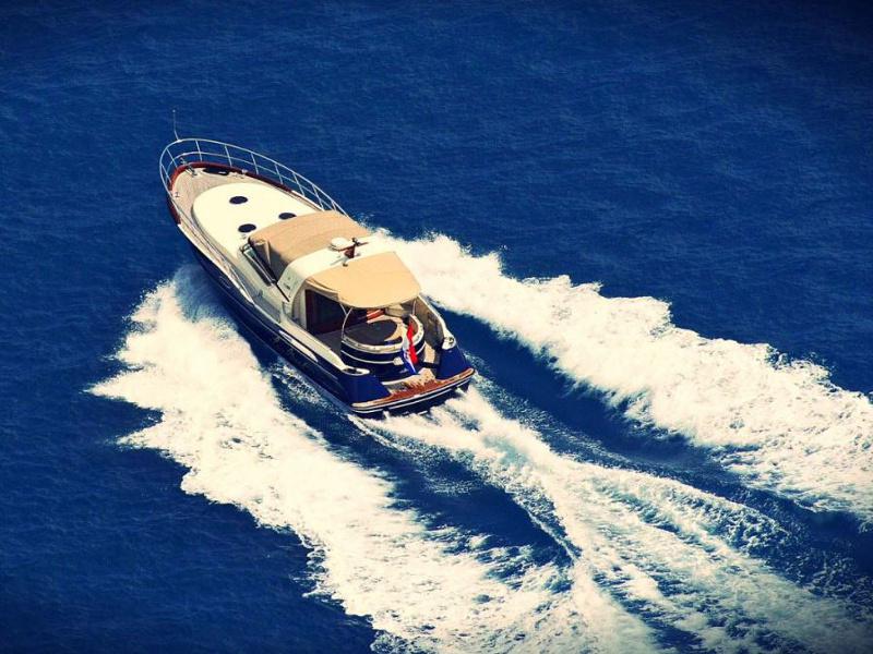 Book yachts online - motorboat - Catcruiser 45 - Lav Boat - rent