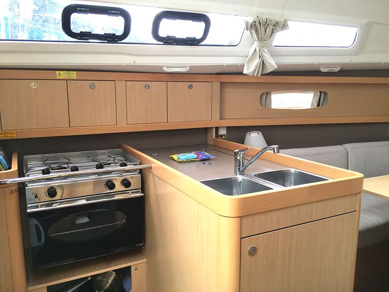 Book yachts online - sailboat - Oceanis 31 - Calypso - rent