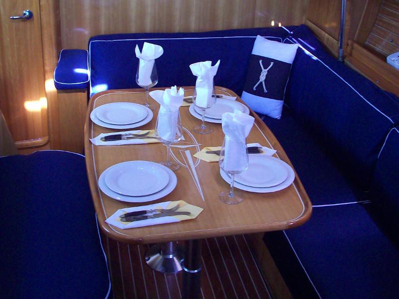 Book yachts online - sailboat - Bavaria 42 Cruiser - Galini - rent