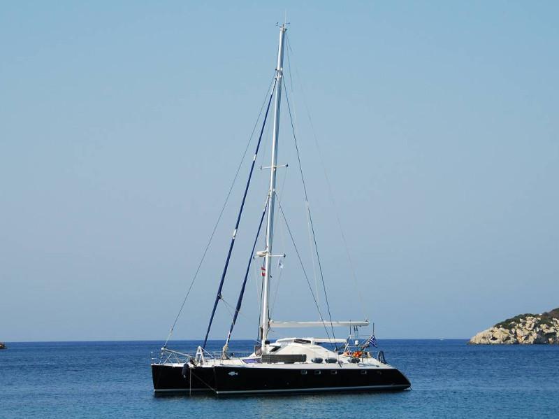 Book yachts online - catamaran - Privilege 45 - Laura - rent