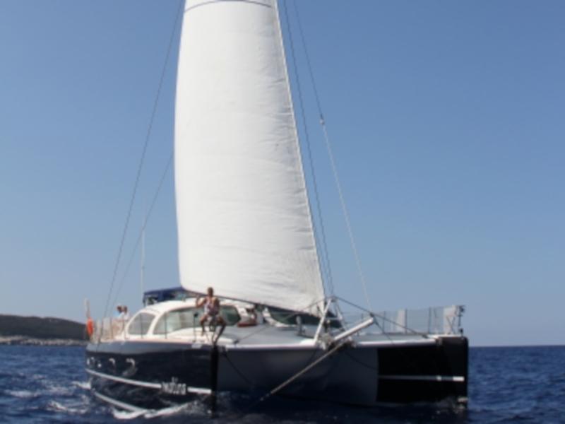 Book yachts online - catamaran - Privilege 585 - Matira - rent