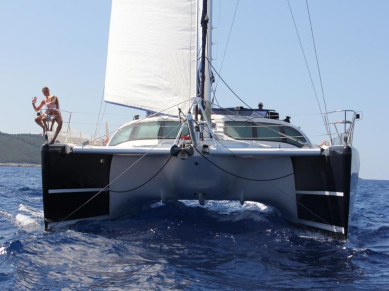 Book yachts online - catamaran - Privilege 585 - Matira - rent