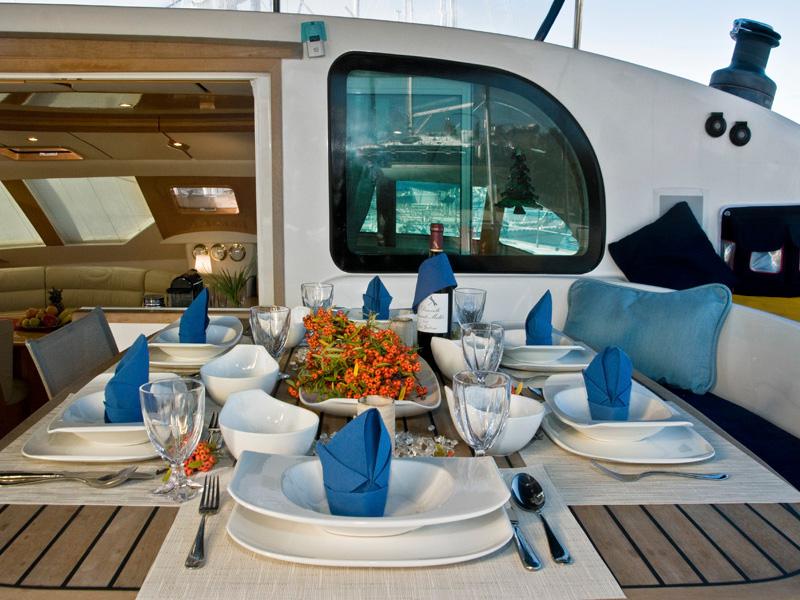 Book yachts online - catamaran - Privilege 585 - Matira - rent