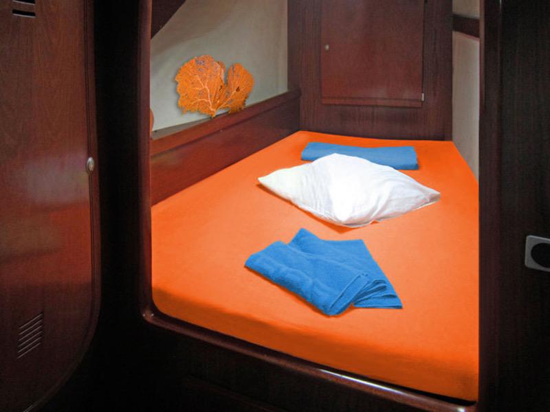 Book yachts online - catamaran - Fountaine Pajot Belize 43 - Avalon - rent