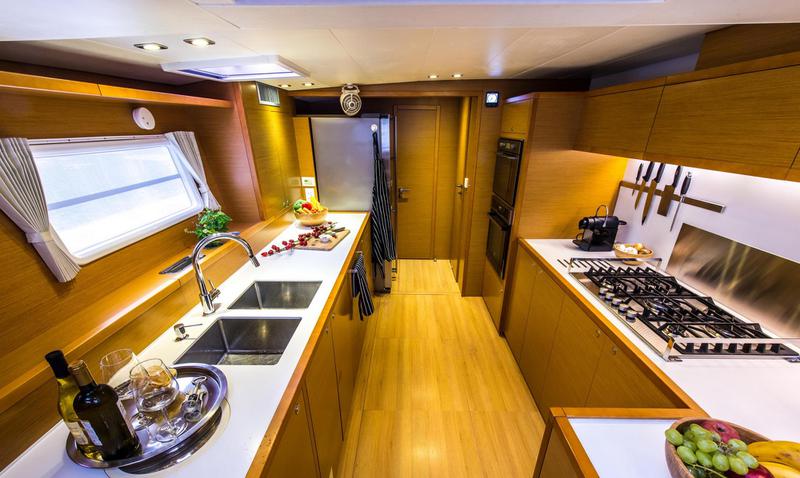 Book yachts online - catamaran - Lagoon 620 - 5 cab - Primetime - rent
