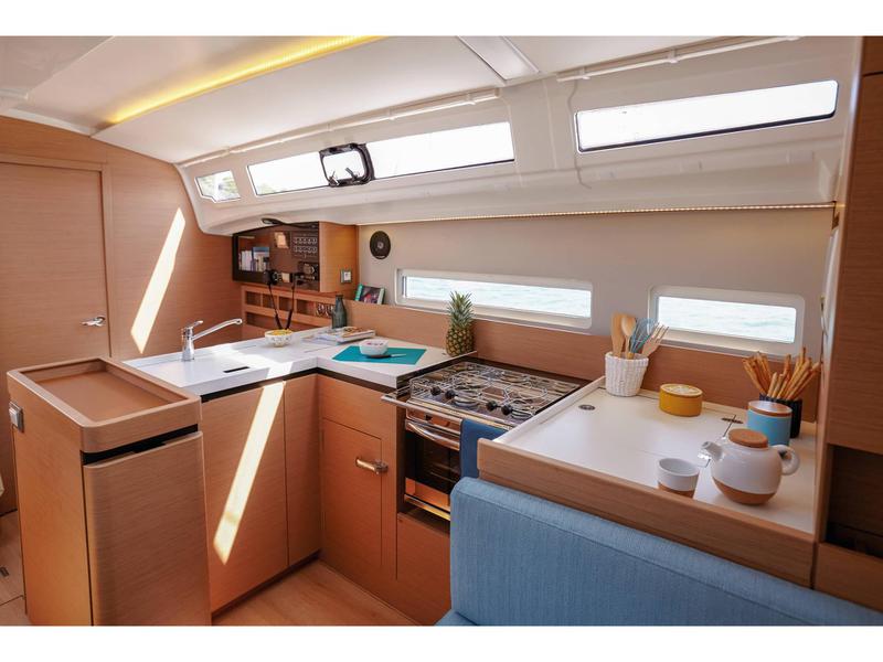 Book yachts online - sailboat - Sun Odyssey 410 - KONSTANTINOS - rent